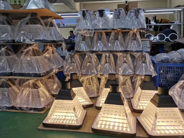 88pcs 20W Solar LED Hof leichte neue Lieferung nach Vietnam 